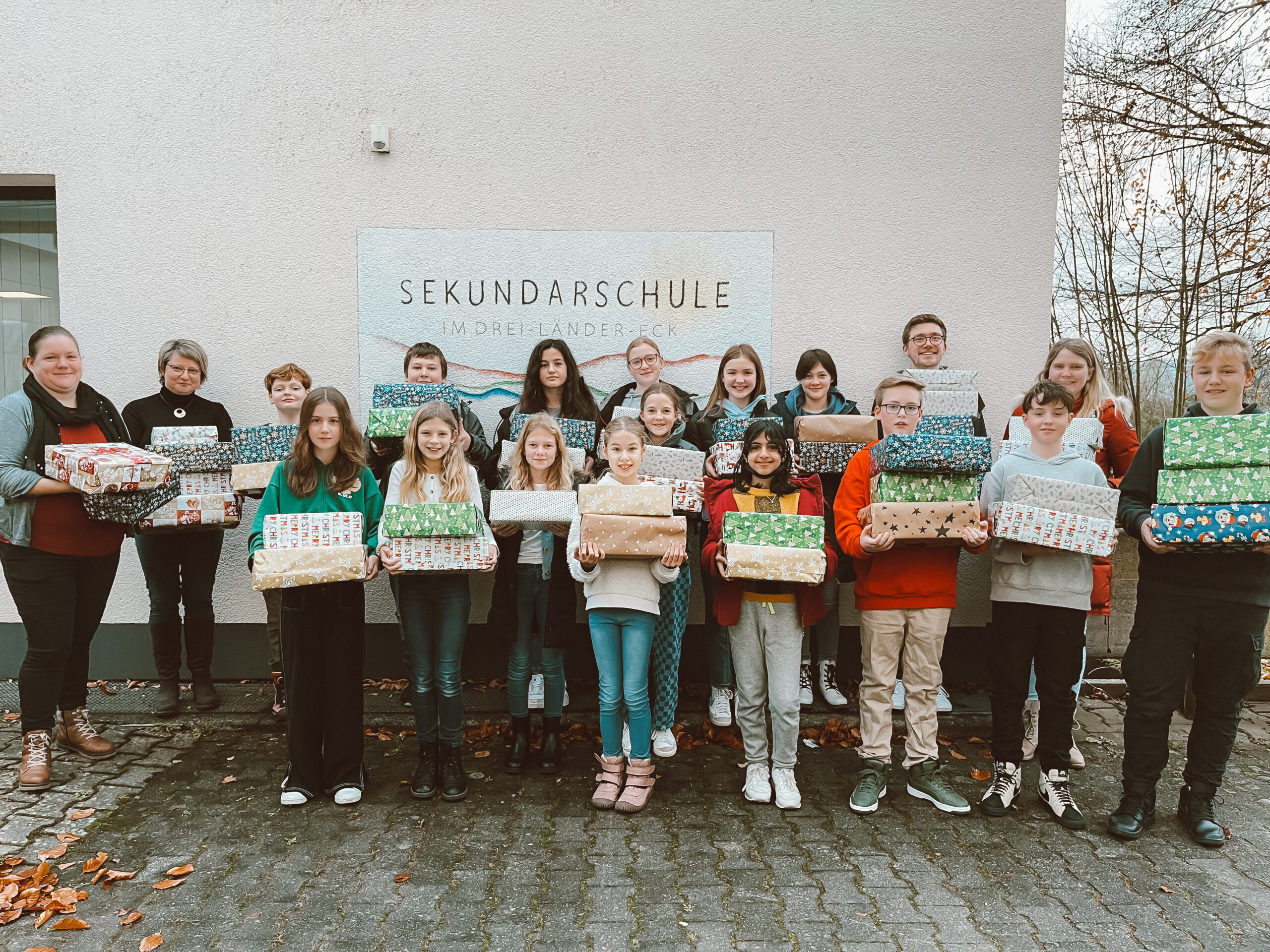 Die Sekundarschule Beverungen sammelt 46 Weihnachtspäckchen für den Weihnachtspäckchenkonvoi
