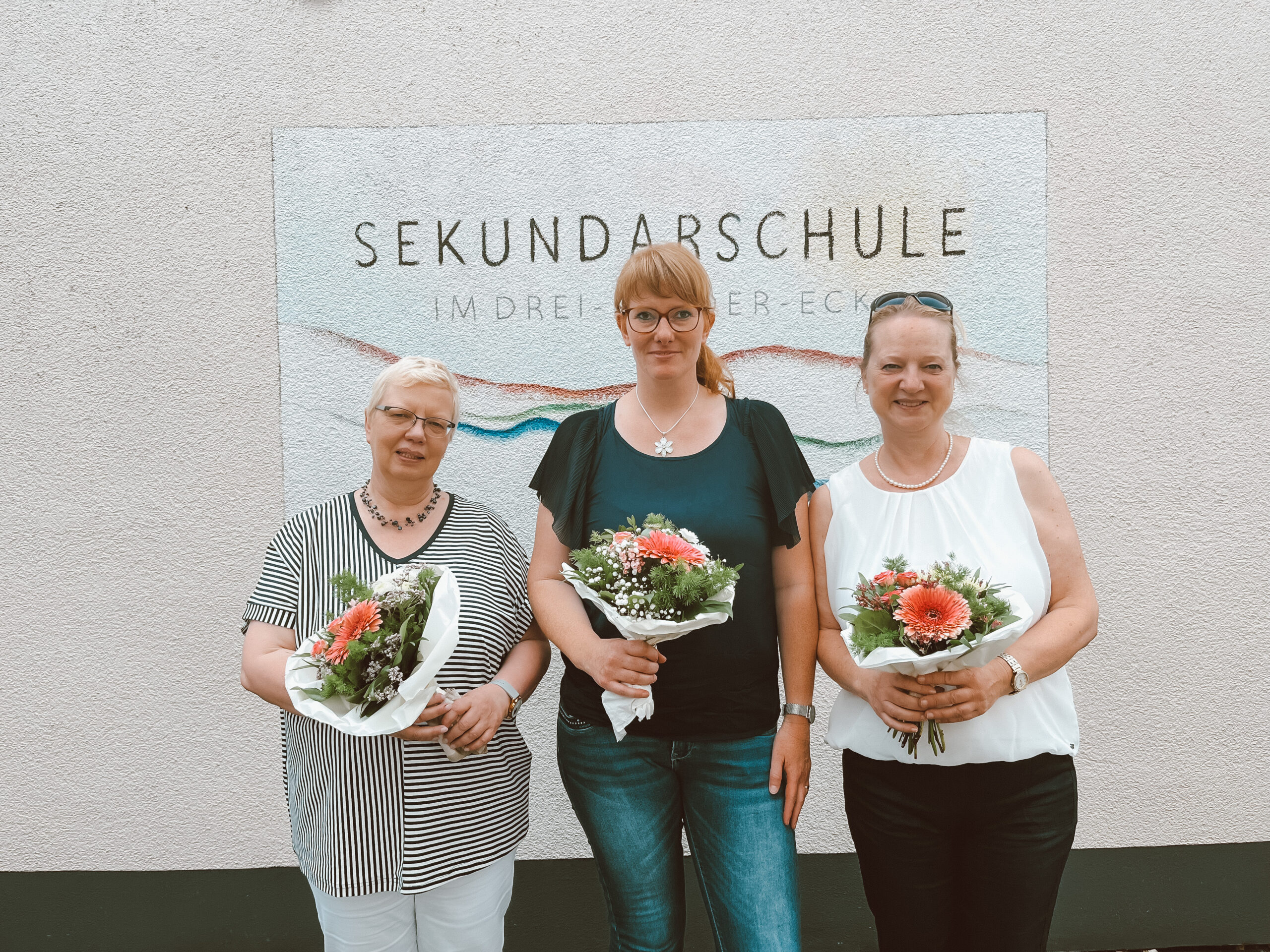 3 langjährige Kolleginnen verlassen die Sekundarschule mit lachenden und weinenden Augen