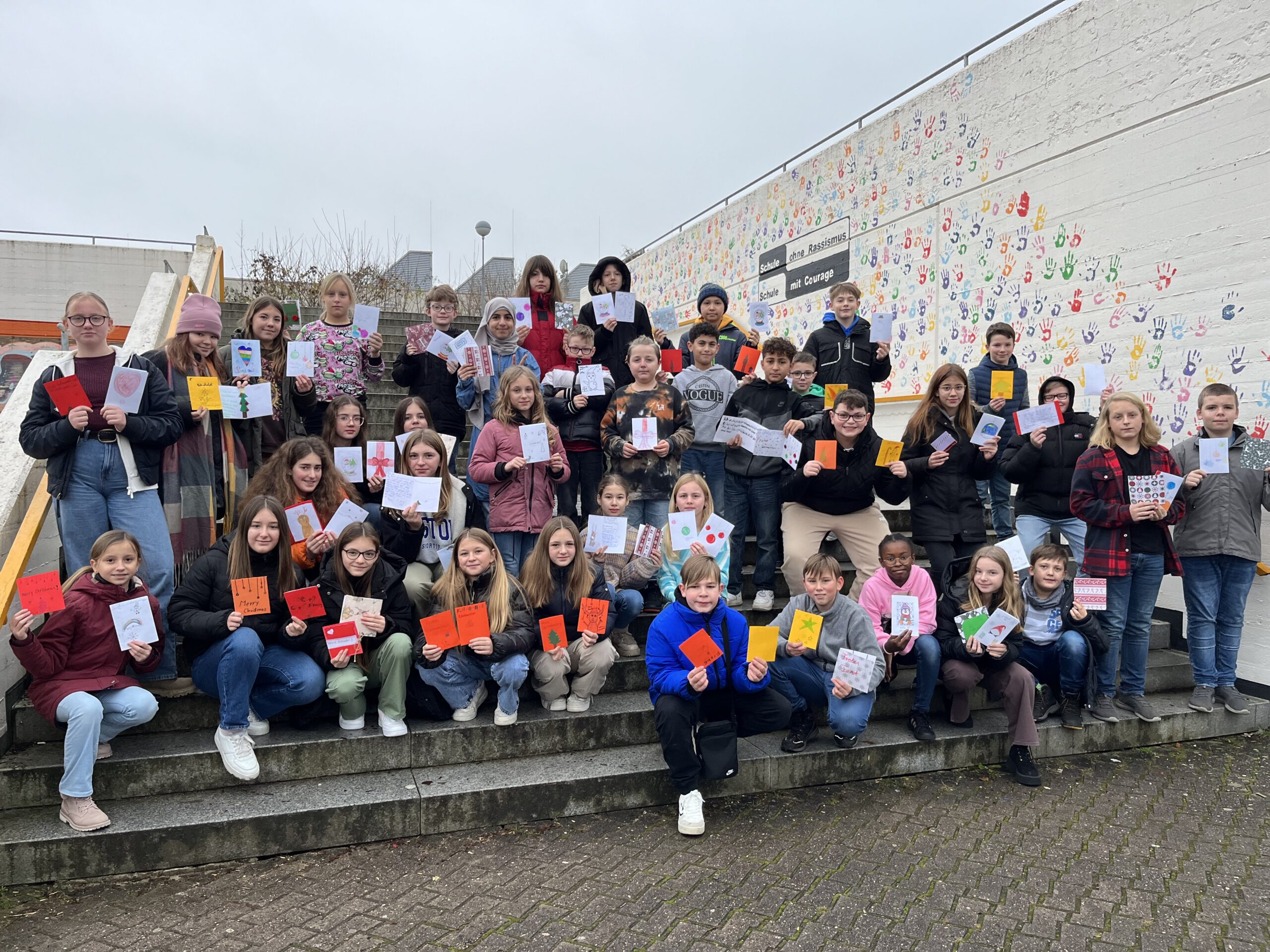 Post mit Herz: Sekundarschüler*innen versenden Weihnachtspost