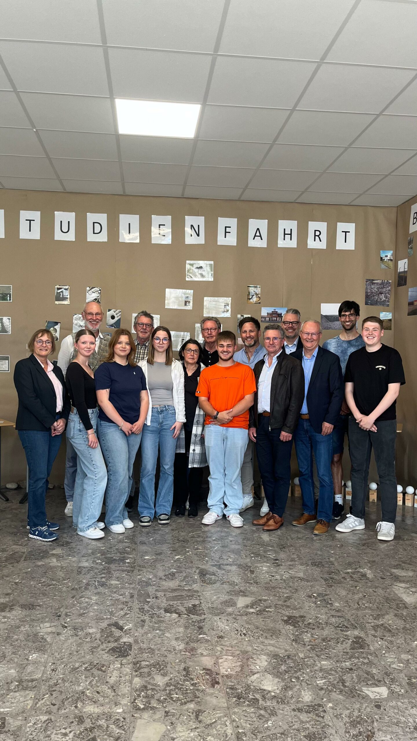 Eröffnung der Gedenkort-Buchenwald-Ausstellung an der Sekundarschule Beverungen: Ein kraftvolles Zeichen für Erinnerung und Zivilcourage