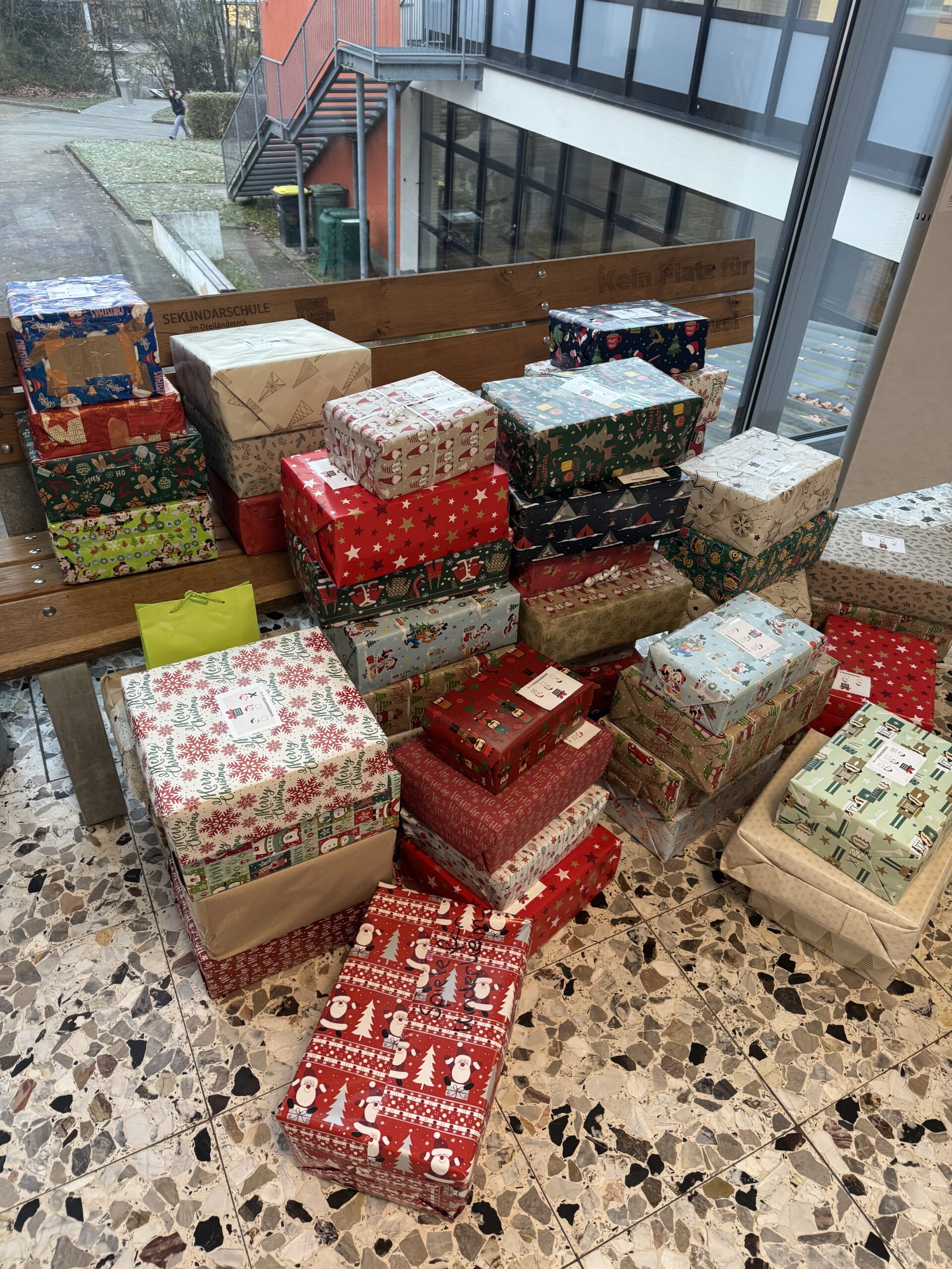 51 Päckchen für den Weihnachtspäckchen-Konvoi